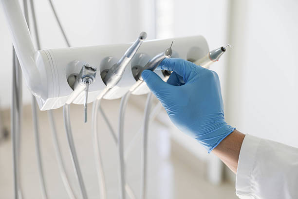 Professional Emergency Dentist technician working in St. Louis, MI